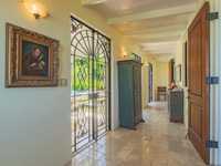 House 2755277143