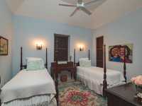 House 2755277176