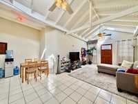 House 2807854989