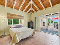 House 2790295242