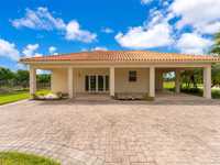 House 2792714674