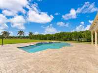House 2792714704