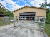 House 2895228017