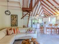 House 2811008582