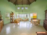 House 2812144181