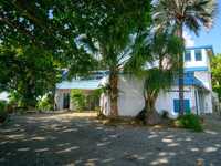 House 2812143994