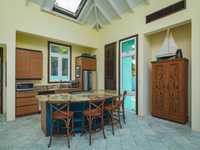 House 2815272042