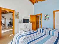 House 2837581702