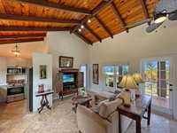 House 2878117571