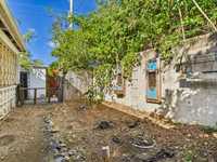 House 2879564271