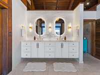 House 2891441819