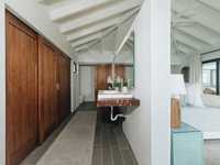 House 2896537028
