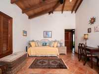 House 2898208608