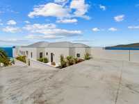 House 2913864372