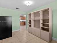 House 2942508956