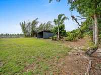 House 2942509043