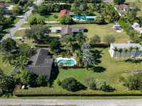 House 2945454670