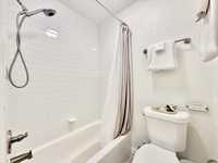House 2955556877