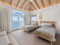 House 2962215944