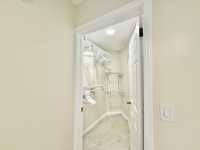 House 2976825511