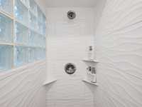 House 2995931512