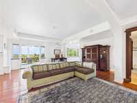 House 3007008717