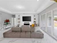 House 3082809525