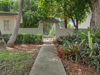 House 3093996813