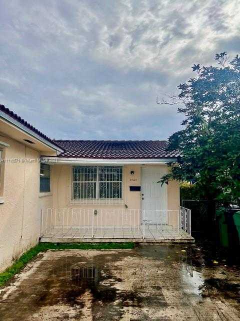 3823 SW 89 CT APT Back Miami Florida United States, Rented, residential, , One Stop Realty - Miami