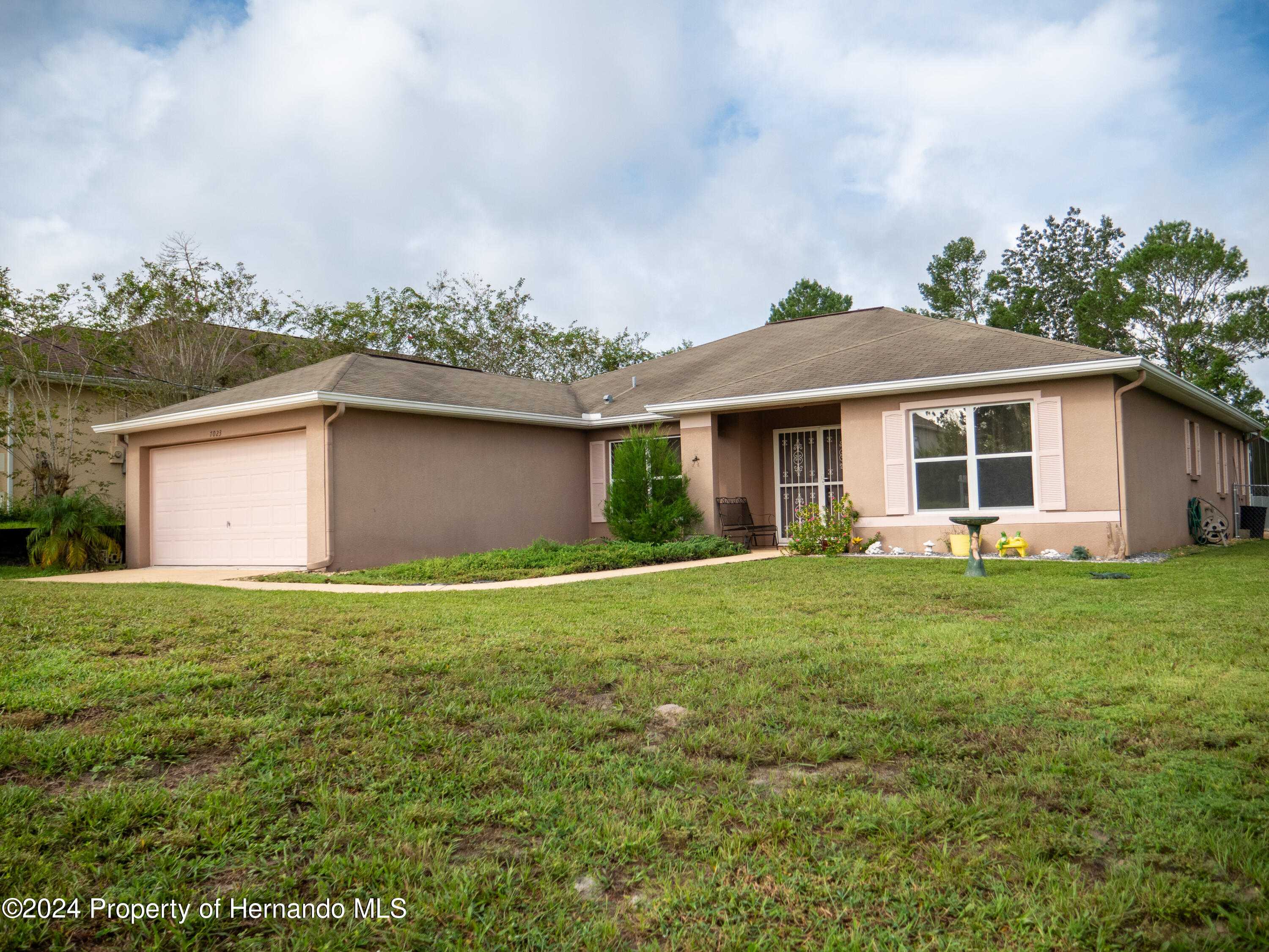 7023 Orinoco Rd. MLS 2240813. Gold Star Realty Group Inc Spring Hill