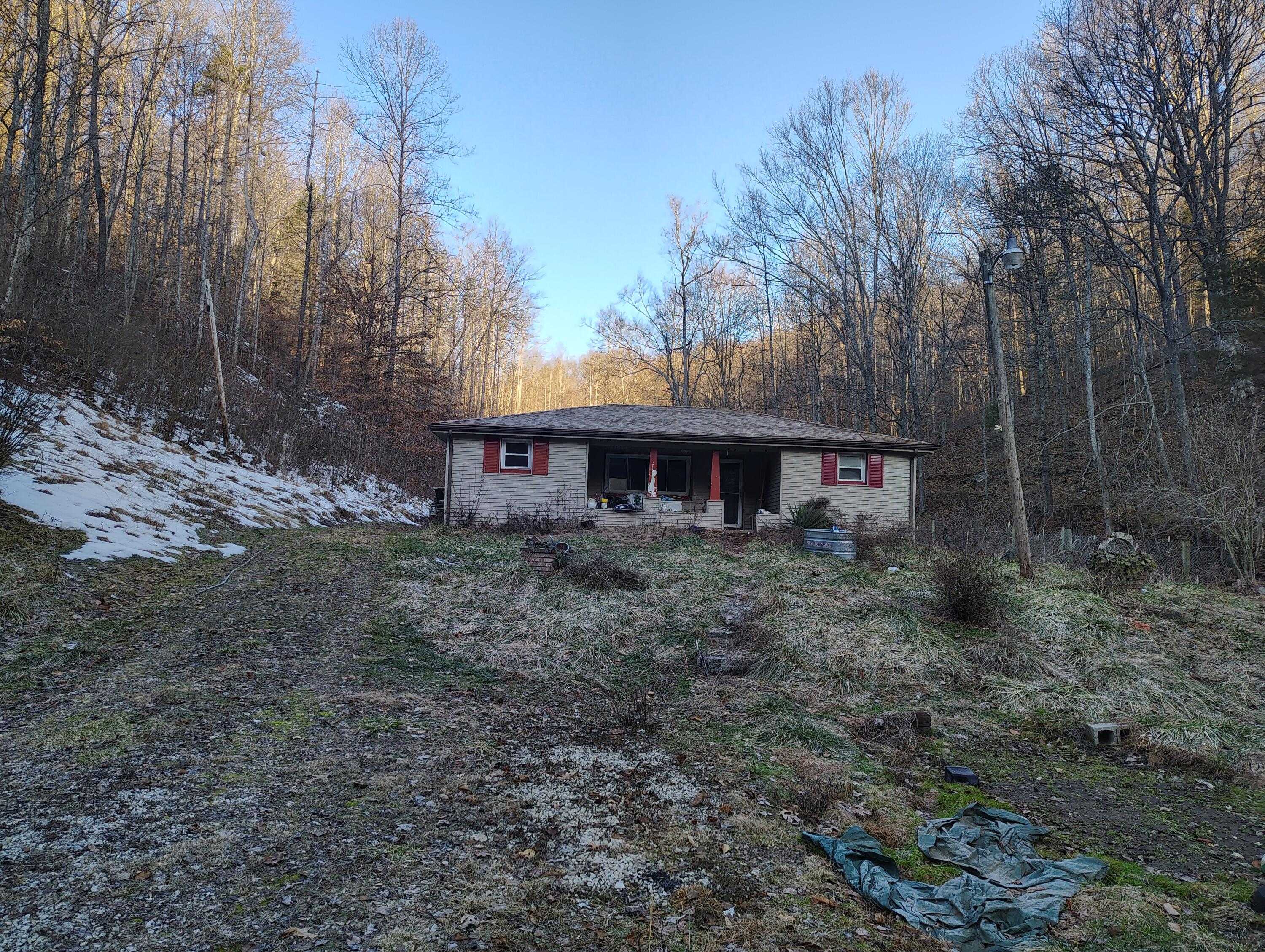 815 Highway 3446 Mckee Kentucky United States, for Sale, residential,  , KY Real Estate Professionals LLC