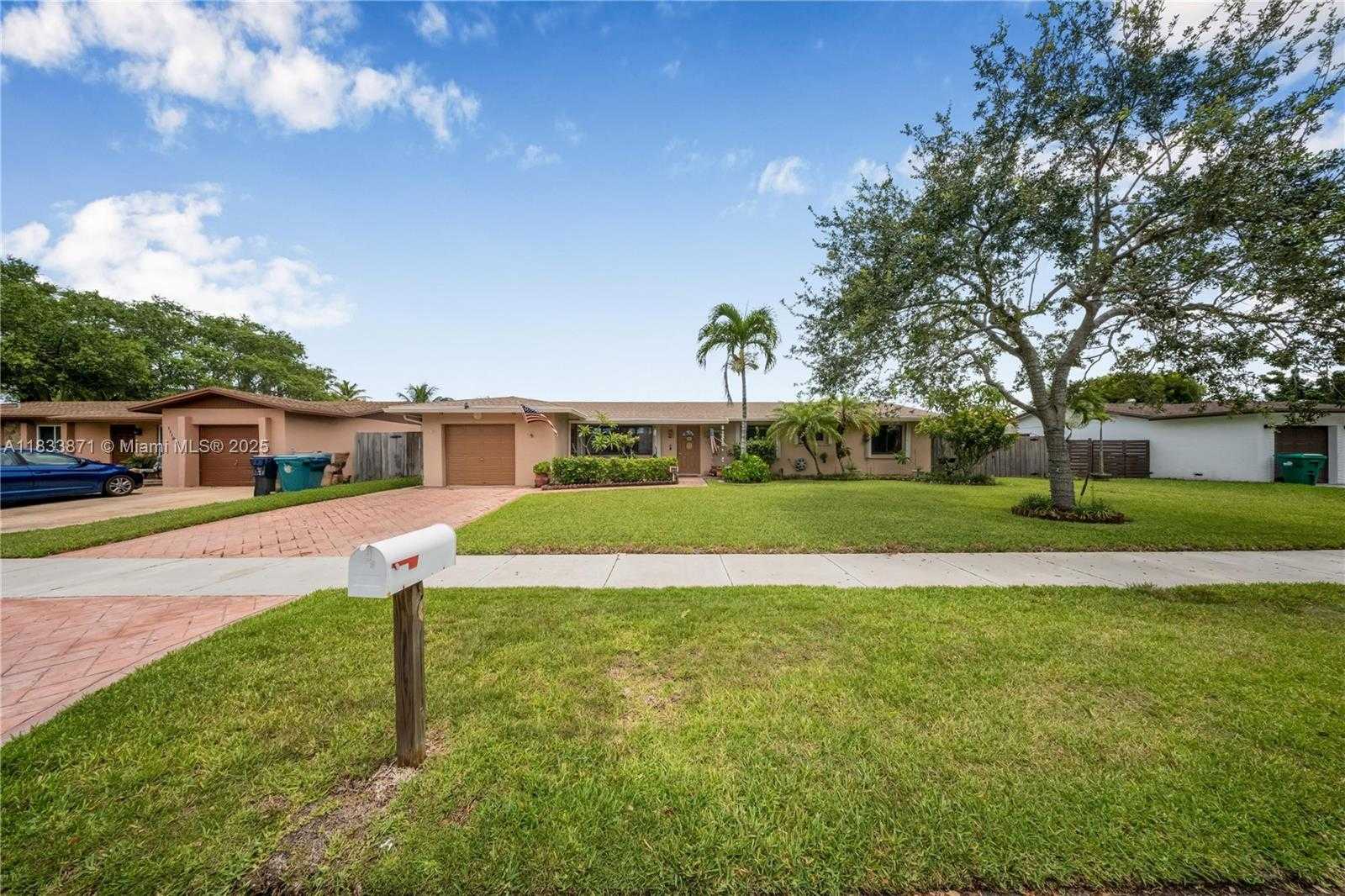 11193 SW 113 TER Miami Florida United States, for Sale, residential, Isabella Anderson, Incom Example Office