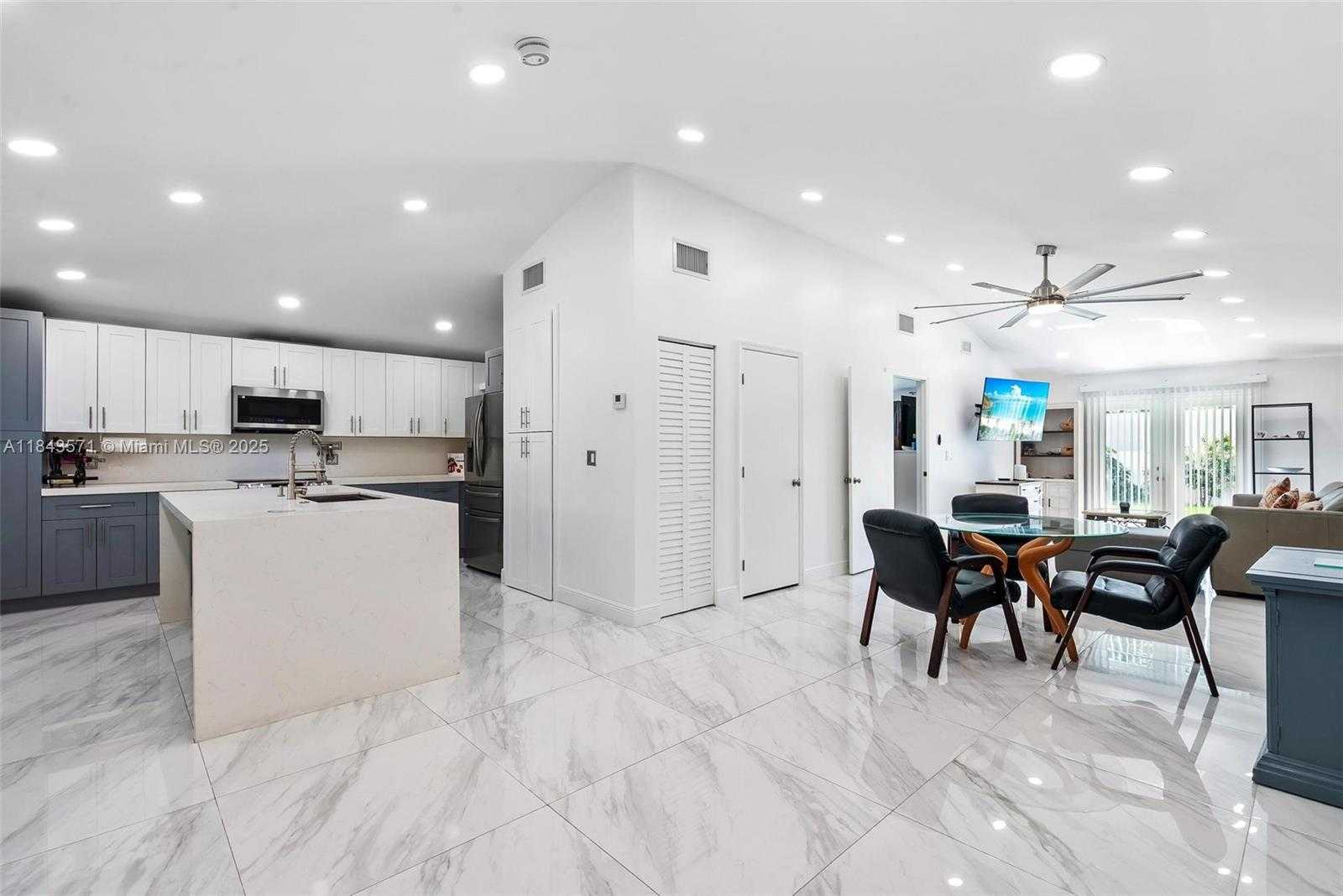 2001 N 22nd Ave Hollywood Florida United States, for Sale, residential, Ronald Wilson, Incom Demo New Office