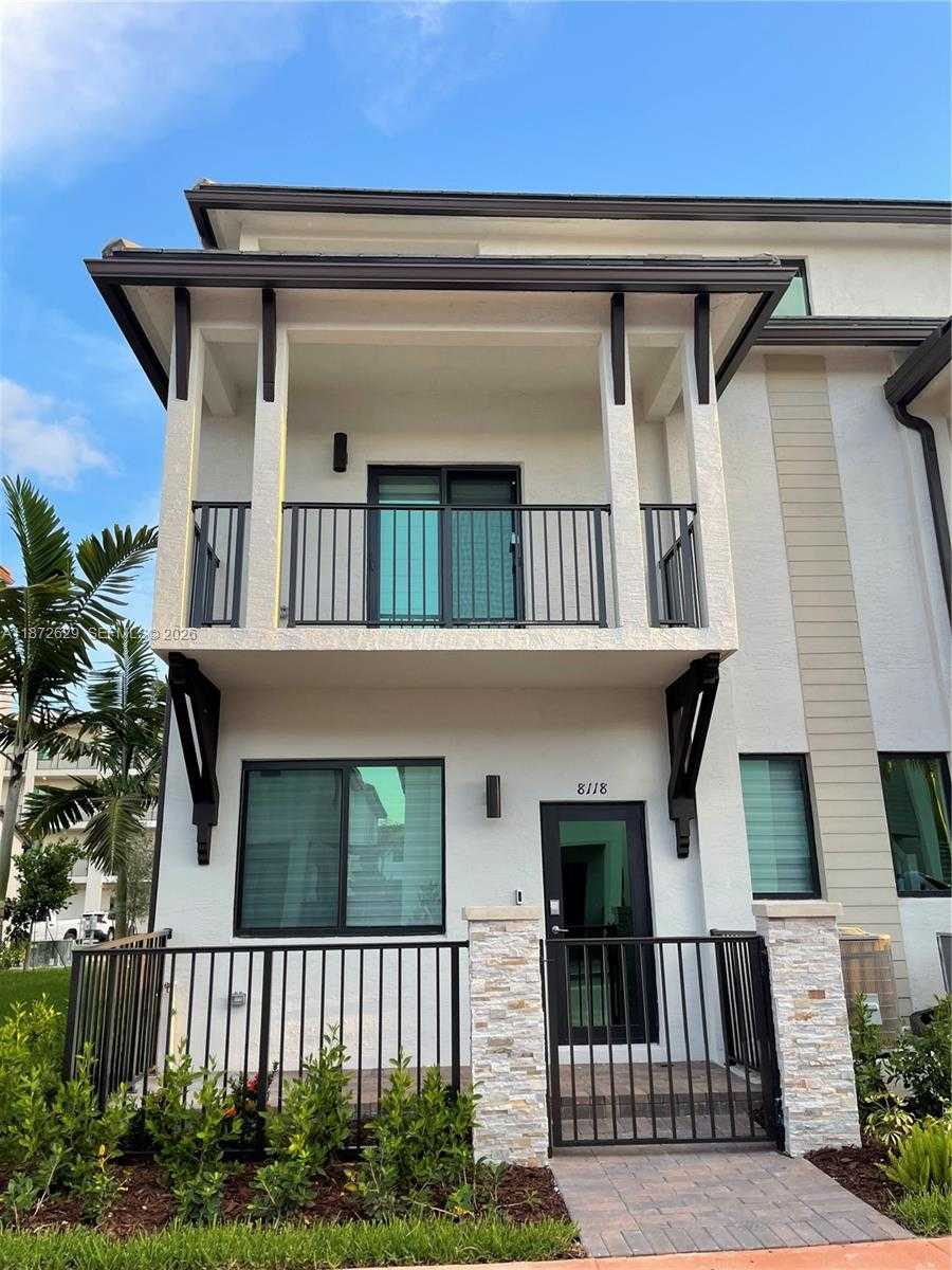 8118 NW 42nd St Doral Florida United States, for Rent, residential, Roberto Villasmil, Interinvestments Realty, Inc.