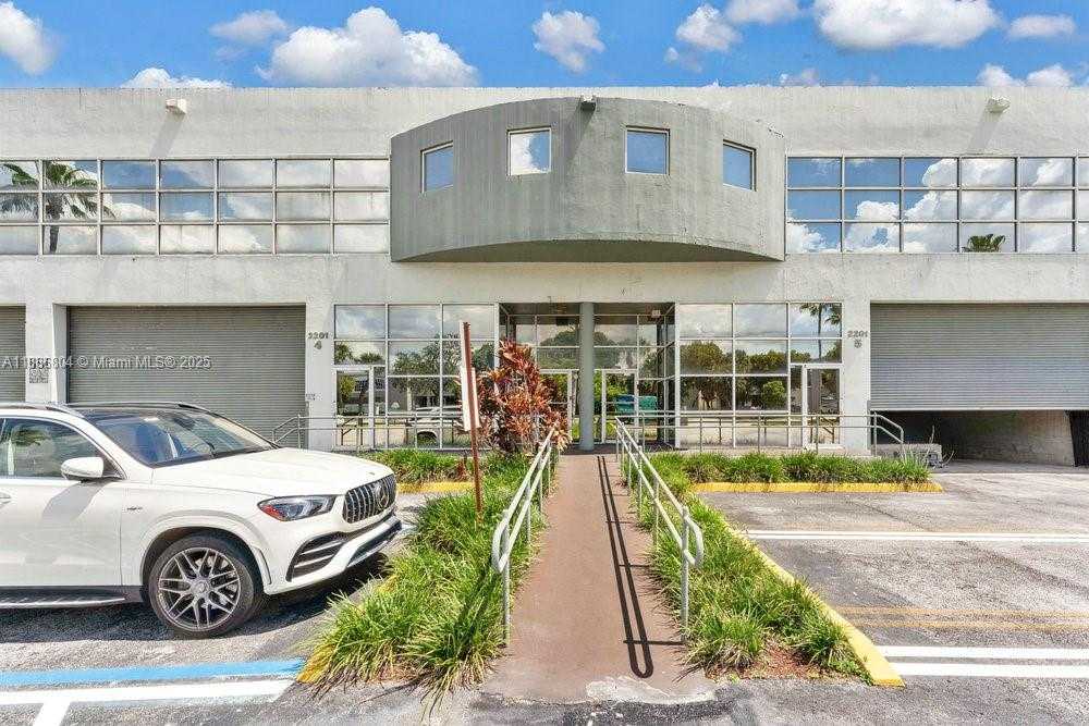 2201 NW 102nd Pl  APT 4A Doral Florida United States, for Sale, commercial, Roberto Villasmil, Interinvestments Realty, Inc.