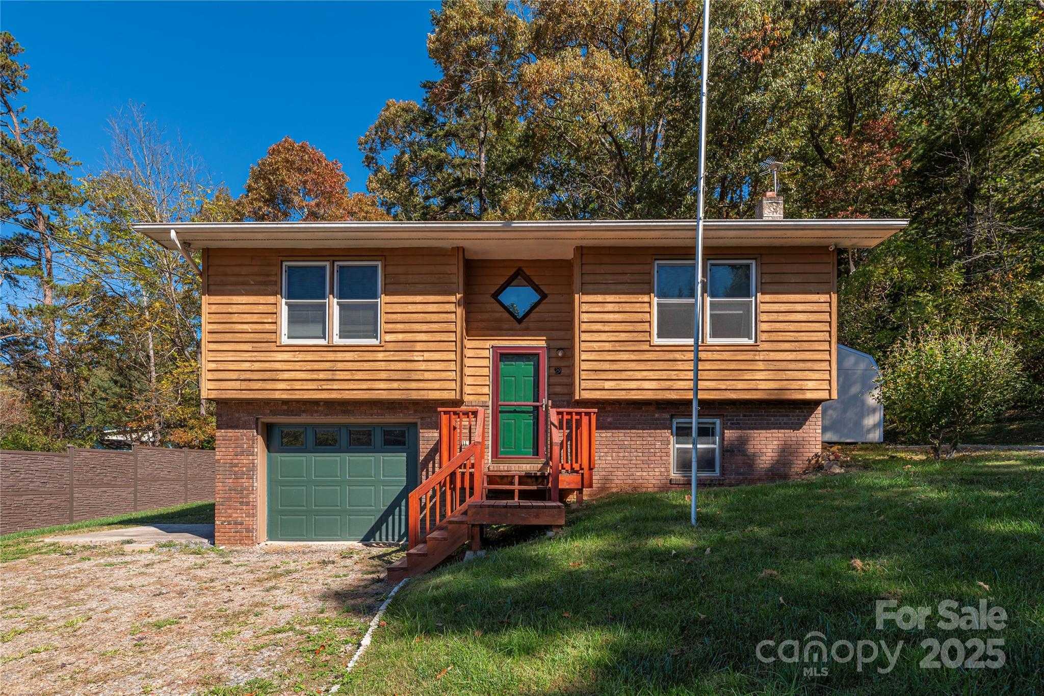 29 Arrowhead Road Clyde North Carolina United States, for Sale, residential, Jaci Reynolds, RE/MAX Executive