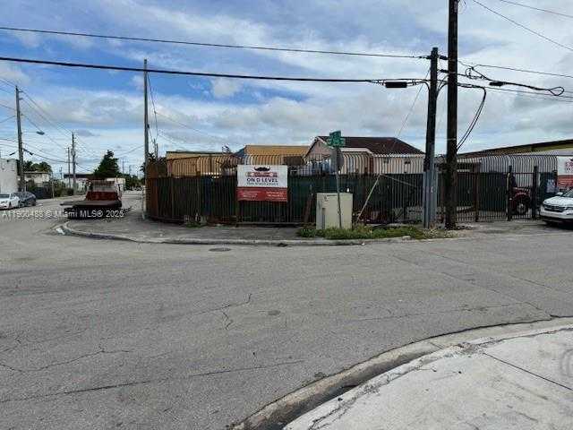 2484 NW 21st Ter Miami Florida United States, for Sale, commercial, Kimberley Gibson, InCom Commercial Example Office