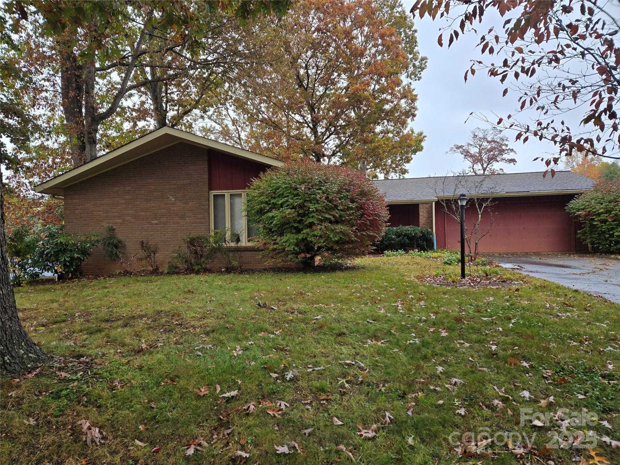 180 Oak Park Drive Clyde North Carolina United States, for Sale, residential, Jaci Reynolds, RE/MAX Executive