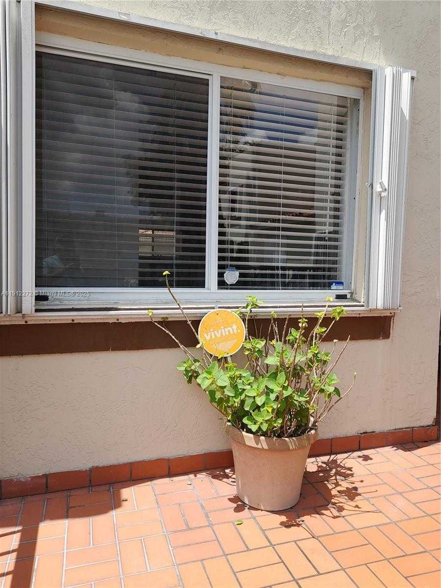 551 NW 82nd Ave  APT 520 Miami Florida United States, for Rent, residential, Sandra Benkahla, The 305 Agency