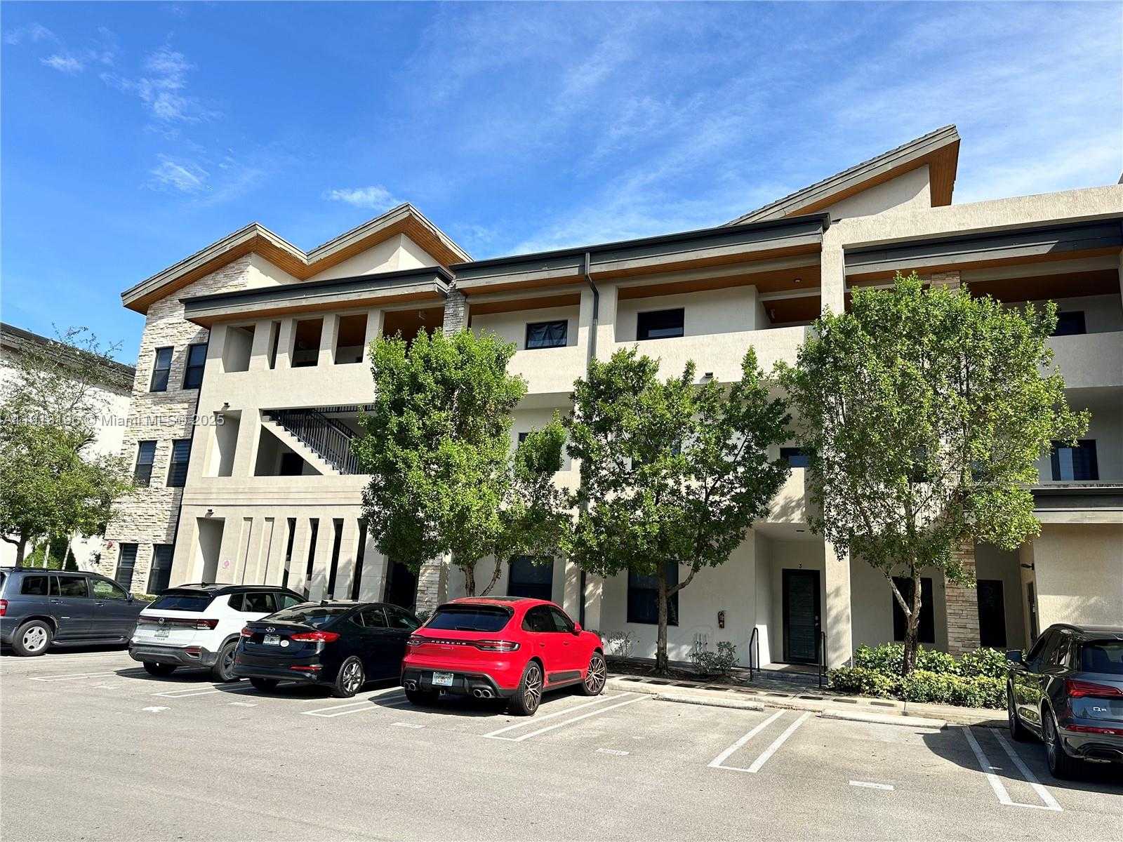 7925 NW 104  APT 32 Doral Florida United States, for Rent, residential, Roberto Villasmil, Interinvestments Realty, Inc.