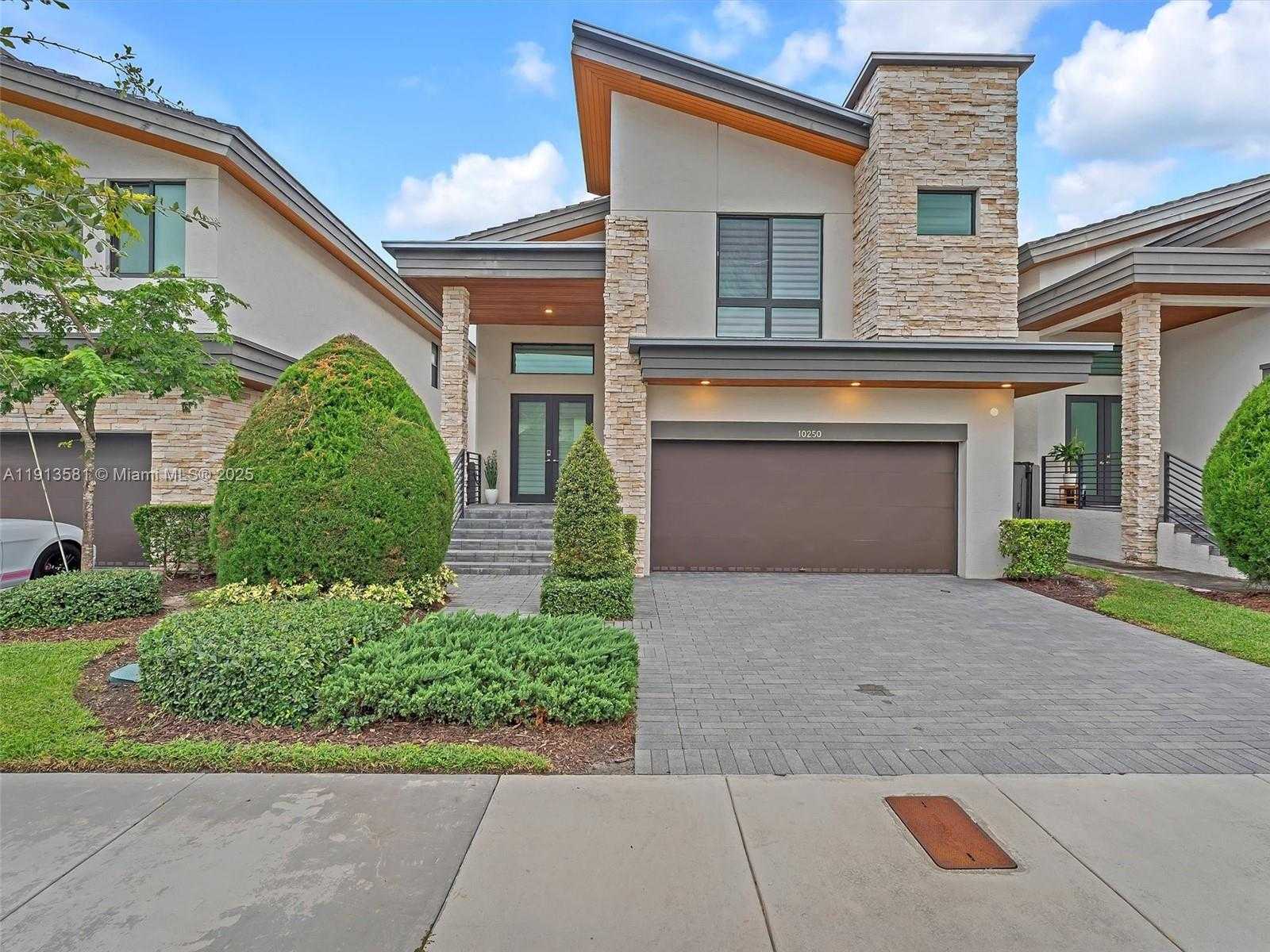 10250 NW 76th Ter  APT . Doral Florida United States, for Rent, residential, Roberto Villasmil, Interinvestments Realty, Inc.