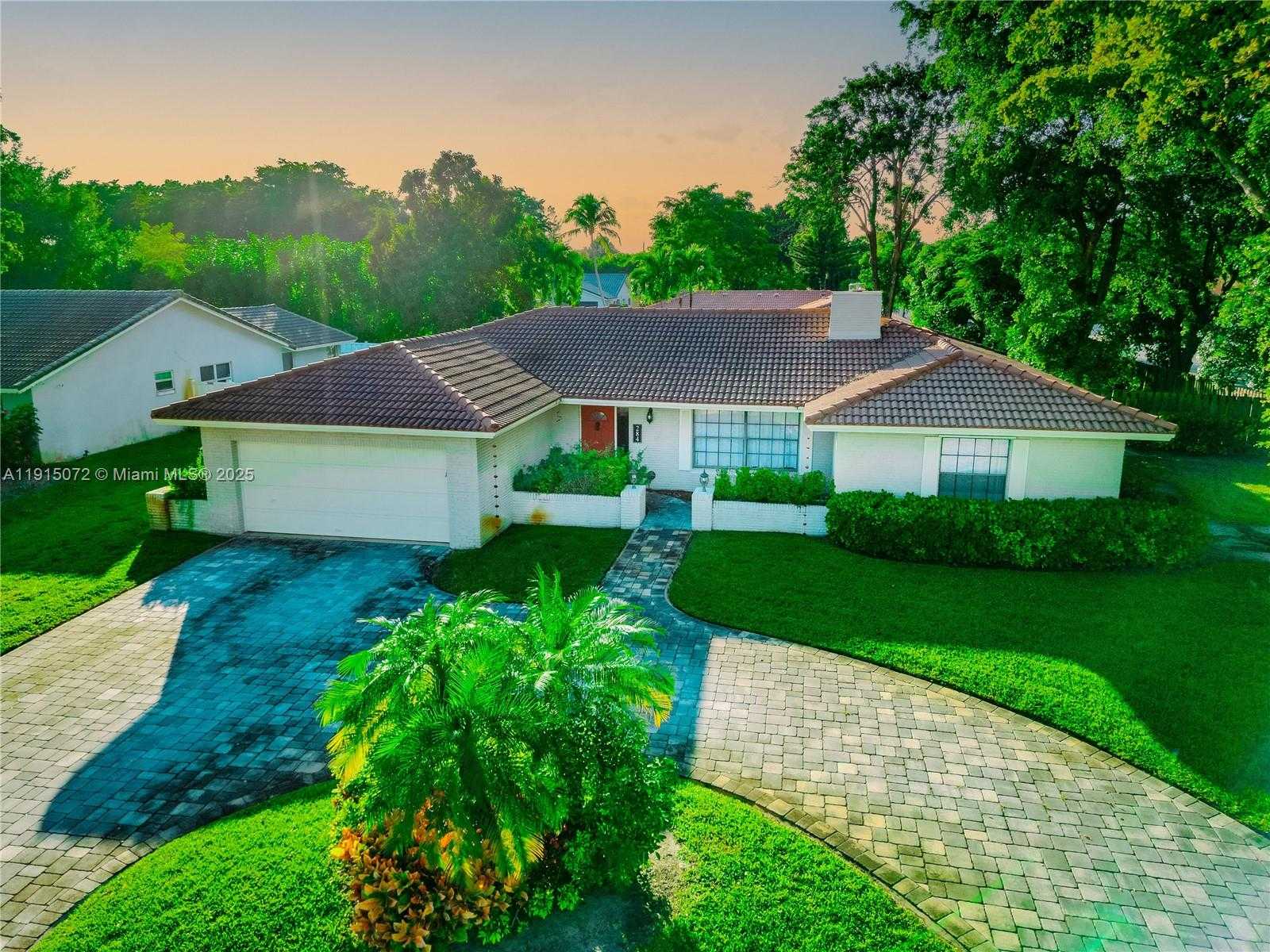 284 NW 92nd Ave Coral Springs Florida United States, for Sale, residential, Pierre J Denis, Realty 100