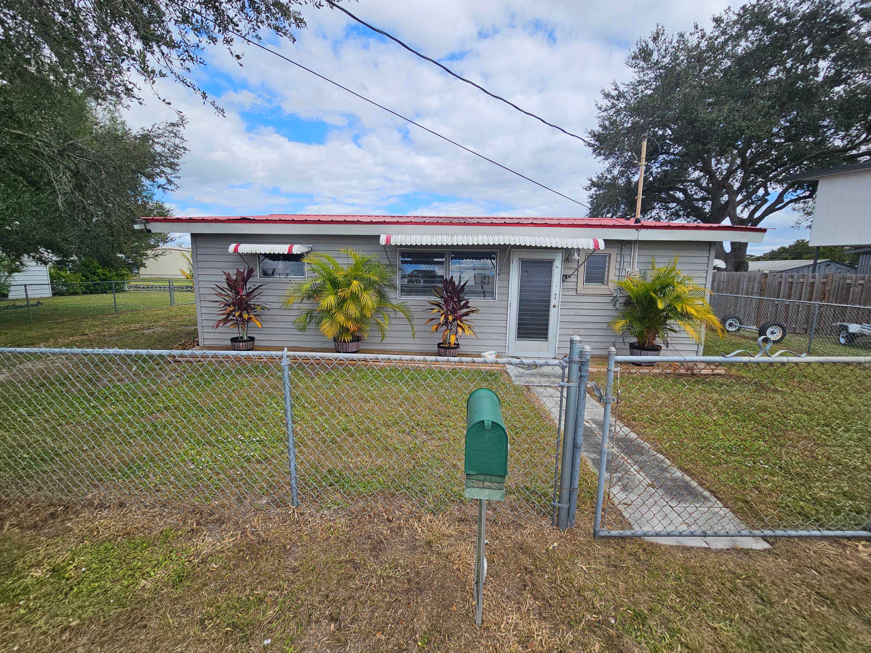 1047 5 Street Okeechobee Florida United States, Sale Pending, residential,  , Mixon Real Estate Group, LLC
