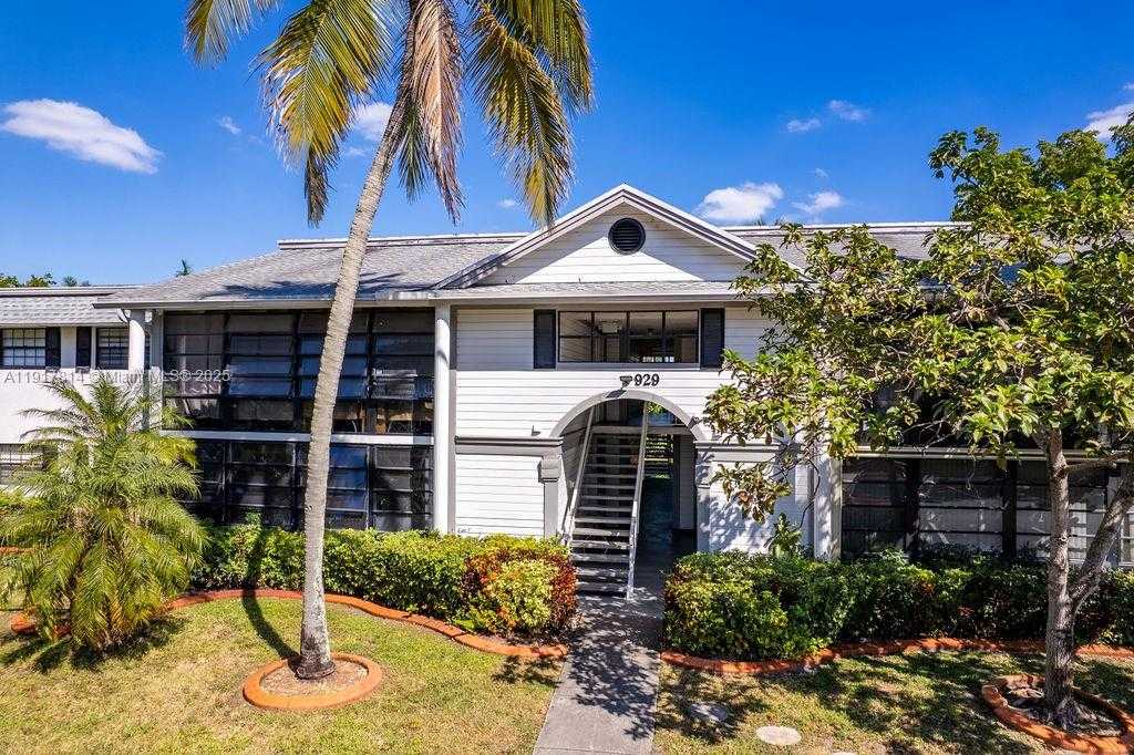 929 NE 199th St APT 203 Miami Florida United States, Sale Pending, residential, , One Stop Realty - Miami