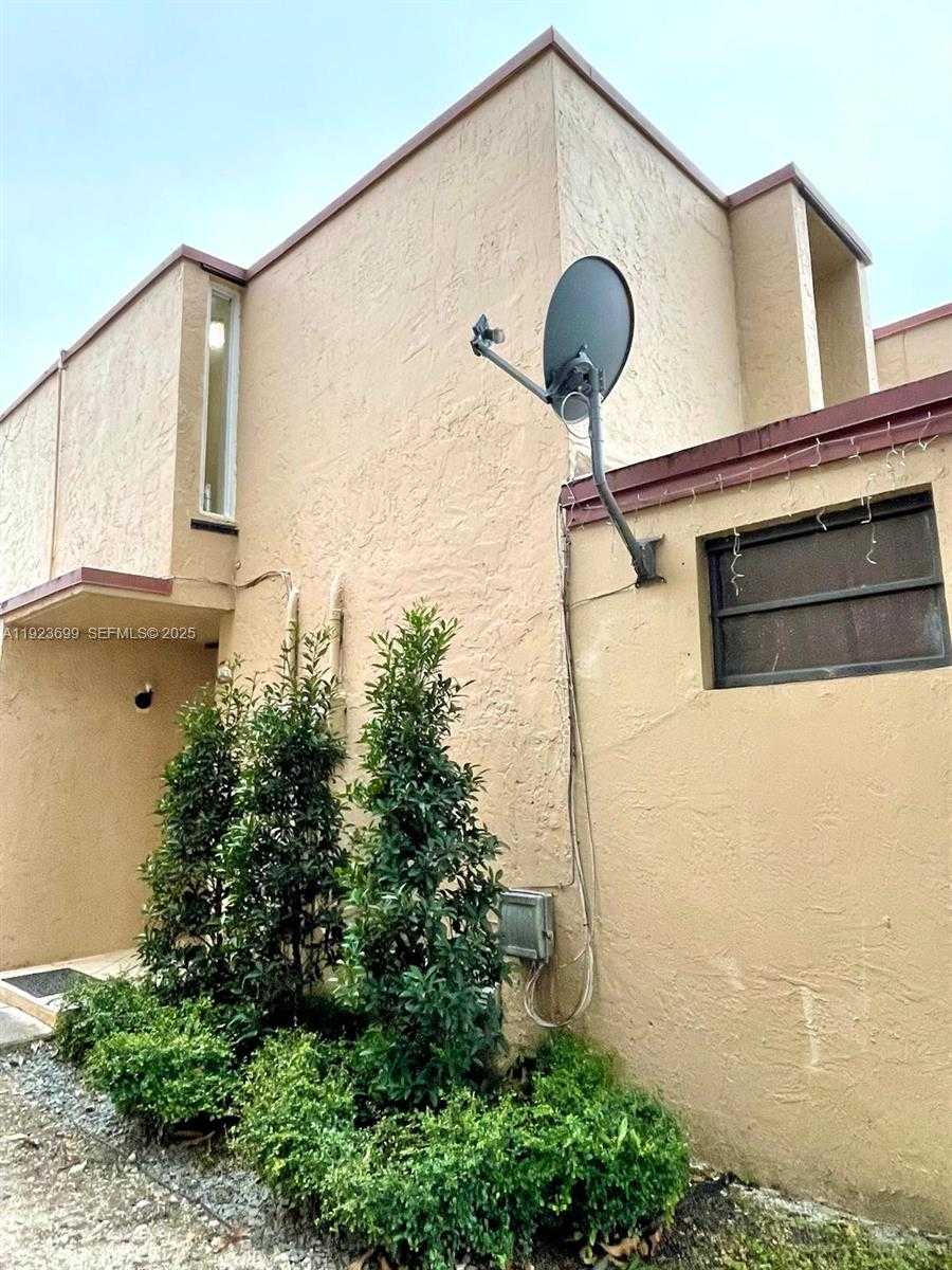 20102 SW 123rd Dr Miami Florida United States, Sale Pending, residential,  , One Stop Realty - Miami