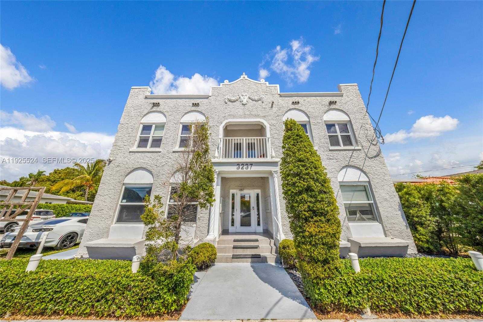 3237 SW 4th St Miami Florida United States, for Sale, commercial, Kimberley Gibson, InCom Commercial Example Office