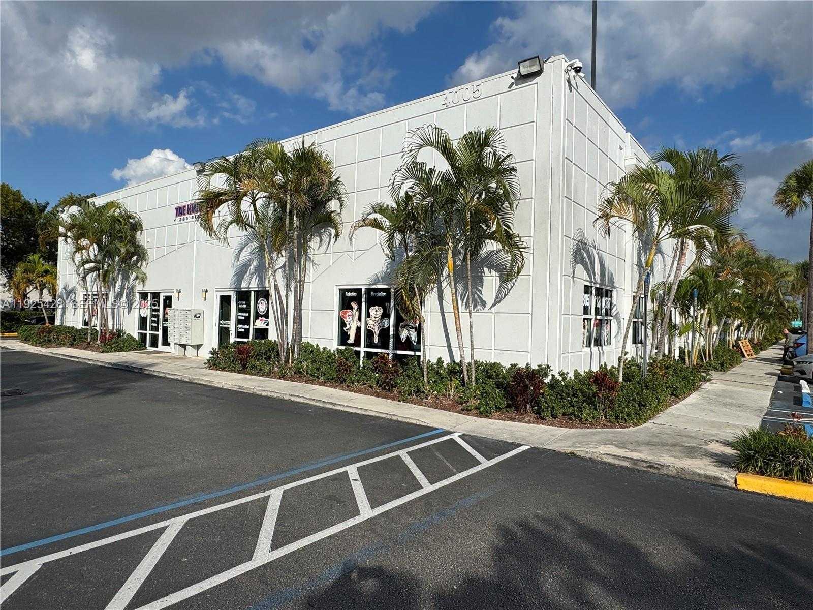 4005 NW 114th Ave  APT 06 Doral Florida United States, for Lease, commercial, Roberto Villasmil, Interinvestments Realty, Inc.