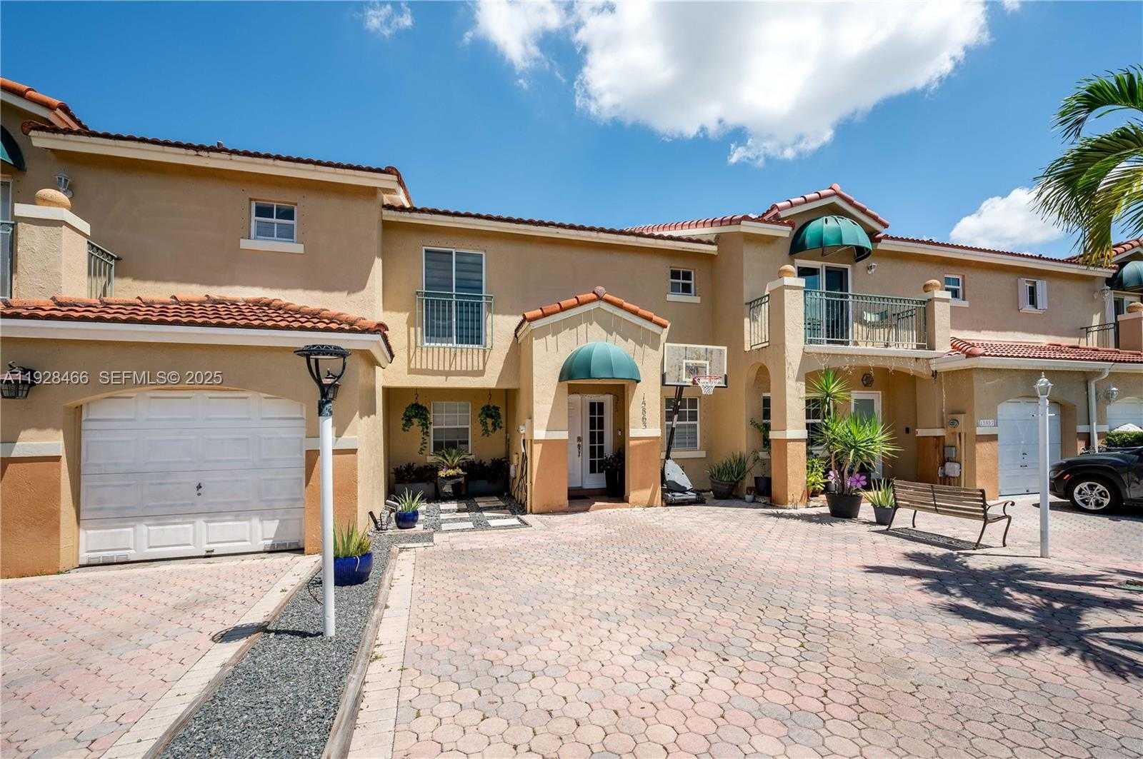 15863 SW 71st St Miami Florida United States, for Rent, residential, , One Stop Realty - Miami