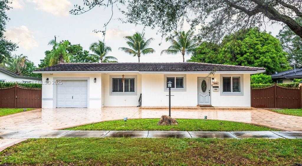 6541 Lake Como Ter Miami Lakes Florida United States, for Sale, residential, , One Stop Realty - Miami