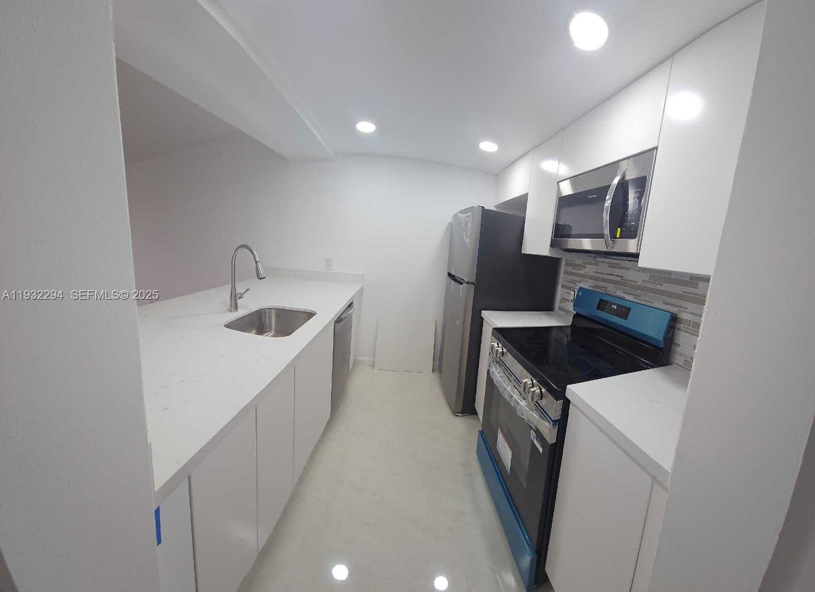 8180 Geneva Ct  APT 518 Doral Florida United States, for Rent, residential, Roberto Villasmil, Interinvestments Realty, Inc.